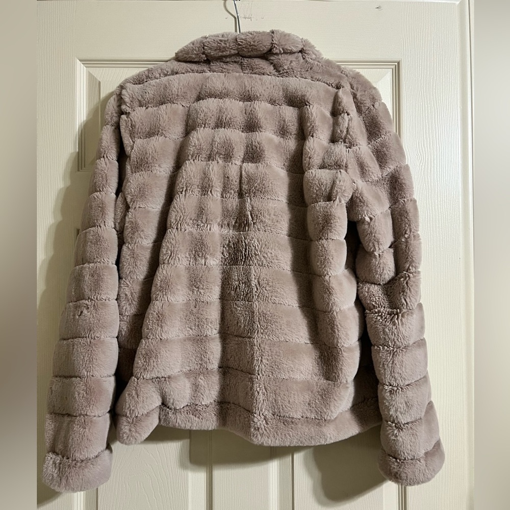 Bernardo Quilted Faux Fur Jacket Beige-Size Large - Picture 2 of 6
